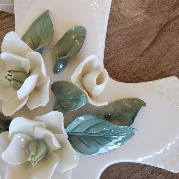 AppleTree Design Fine Porcelain Cross White Easter - Picture 3 of 6